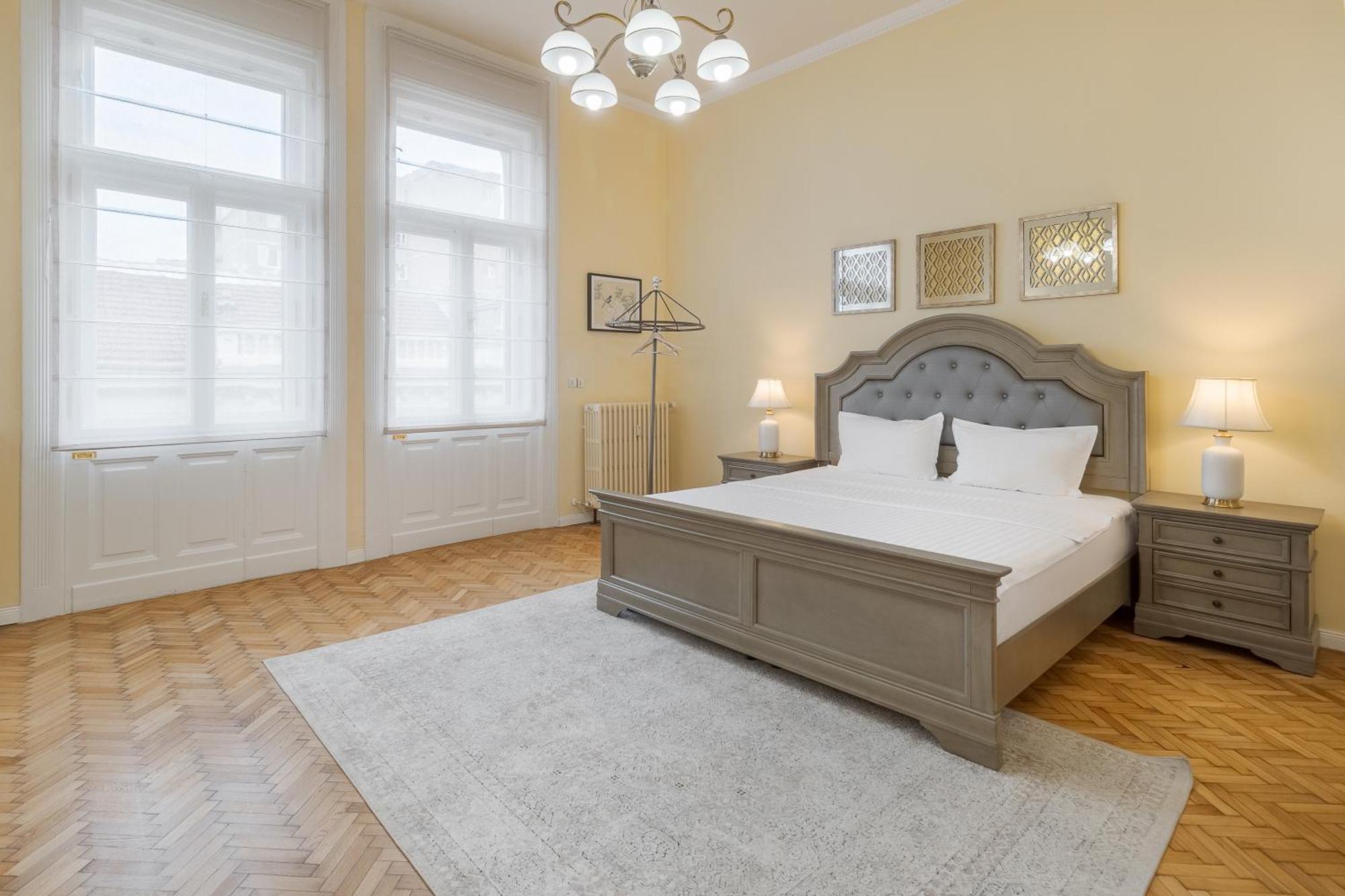 Royal Experience At Stern Palace Oradea Exterior foto